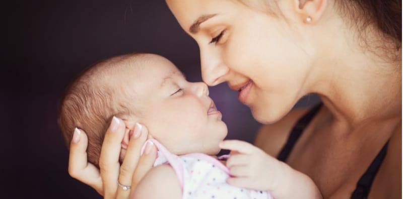 Dari Jauh Bayi Sudah Kenal Bau Ibu? Ini Sebabnya!