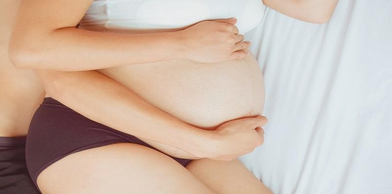 Sudah Masuk Trimester Ketiga & Teringin 'Bersama' Suami? Ini Cara Paling Selamat