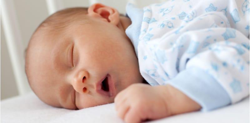 tidur-bayi-mulut-terbuka
