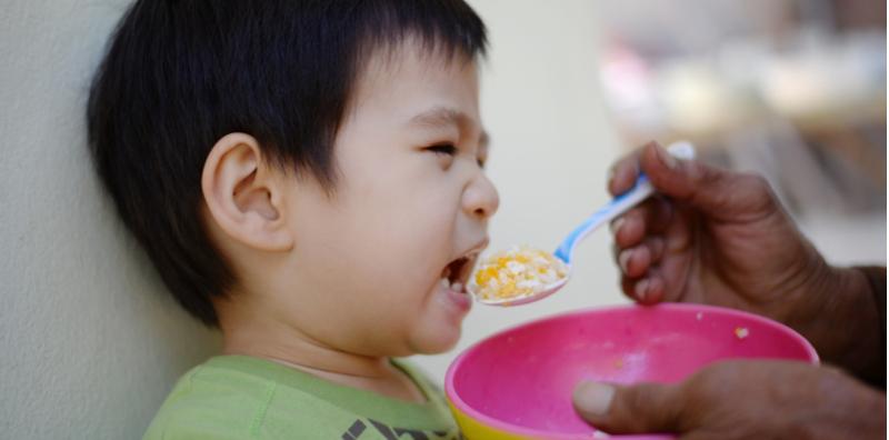 Ibu, Jangan Paksa Anak Makan! Jika Tidak Si Kecil Akan Terima KESAN Ini!
