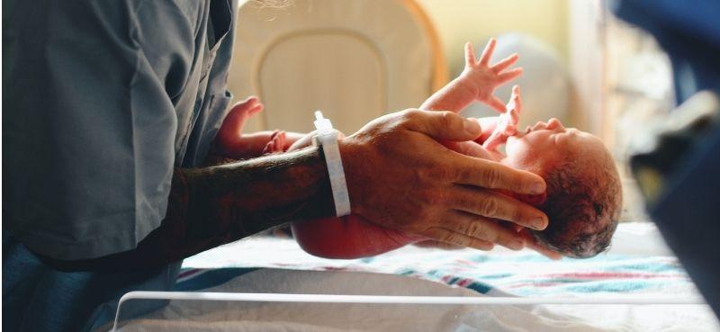 Bayi 'Tersedut' Tinja Sendiri Ketika Dalam Kandungan? BAHAYA! Ini Kesannya!