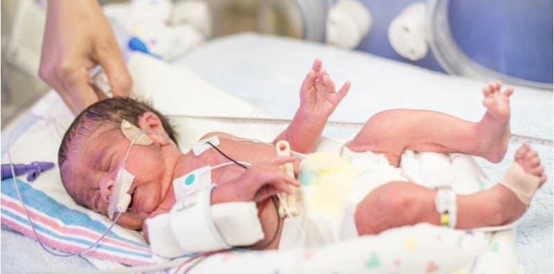 Baru Melahirkan Bayi Prematur? Ibu, Ini 7 Cara Bonding Saat Si Kecil Di NICU