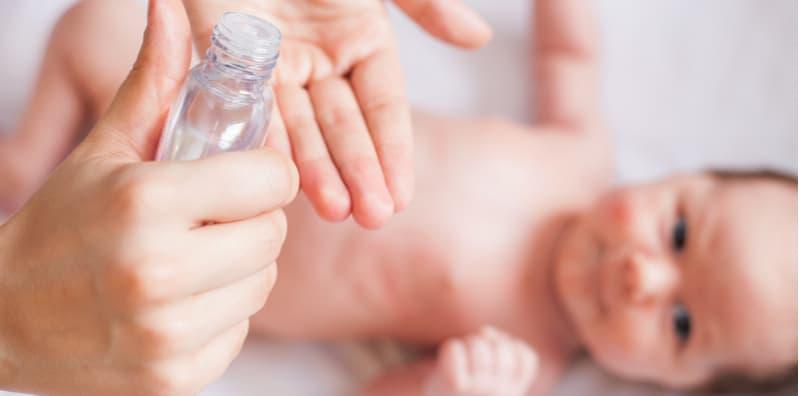 Hati-hati Sapu Minyak Urut Pada Si Manja! ELAKKAN Bahan BAHAYA Ini