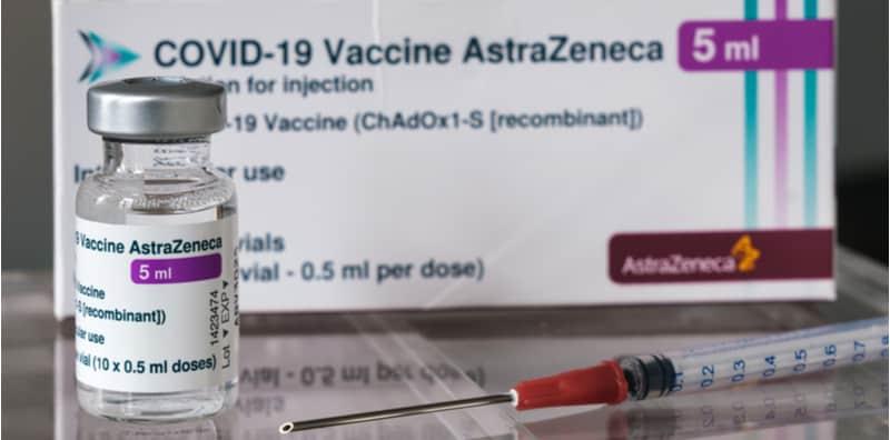 Takut Vaksin AstraZeneca Sebabkan Keradangan Tulang Belakang? Baca Ini Dulu!