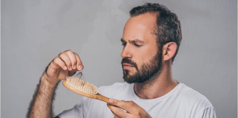 Cik Abang Risau Rambut Makin Menipis? 7 Perkara Ini Mungkin Puncanya