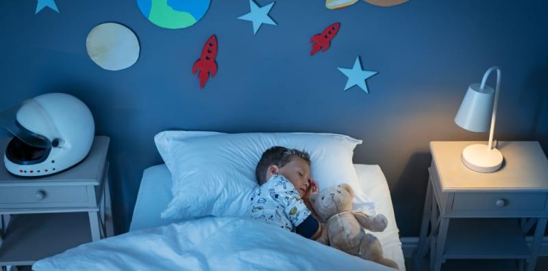 Ibu Ini Kongsi 5 Tip Latih Anak Tidur Bilik Sendiri Lepas Bercerai Susu!