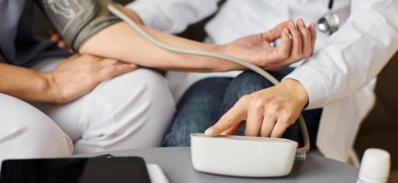 Alat Ukur Tekanan Darah Digital VS Konvensional, Yang Mana Lebih Tepat?