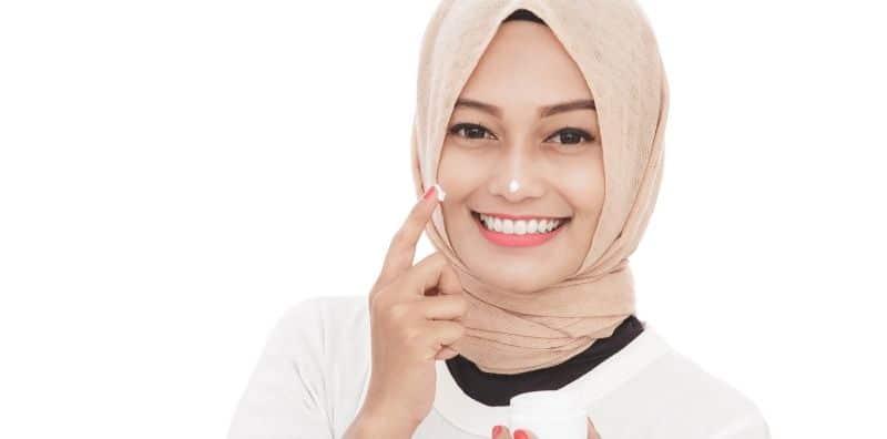 Jangan Abaikan Pembersih Lembut Berhidrasi Dan Pelembap Kulit Ketika Ramadan, Kulit Kering Boleh Cepatkan Proses Penuaan Kulit Anda!