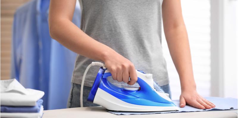 Tak Suka Iron Baju? Ini 8 Kelebihan Gosok Pakaian Yang Anda Tak Tahu
