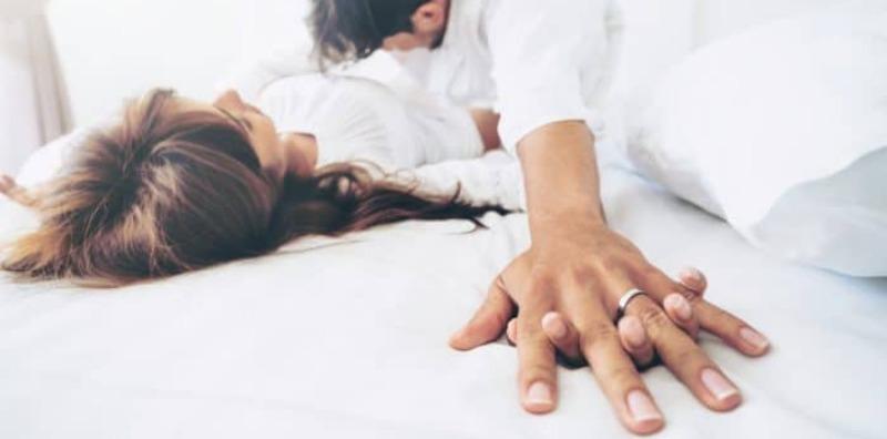 7 Posisi Bercinta Di Ranjang Yang Unik, Boleh Buat Pasangan Sampai Menjerit!