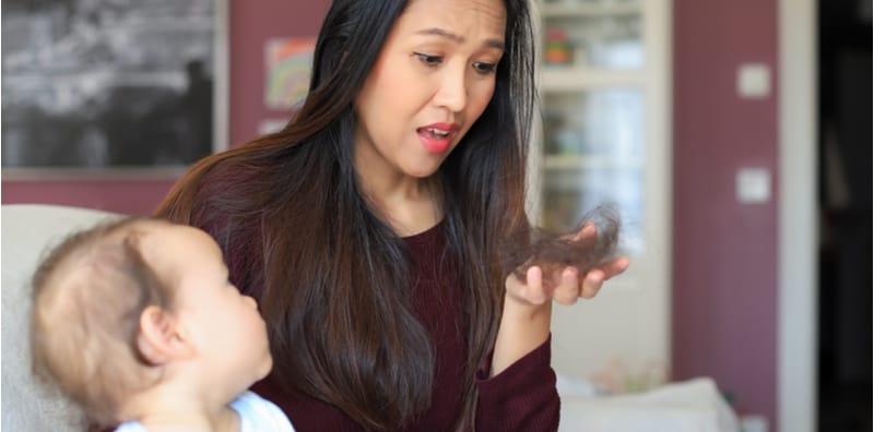 Masalah Rambut Gugur Lepas Bersalin? Mama, Ini 10 Cara Rawatan Dan Tip Pilih Syampu