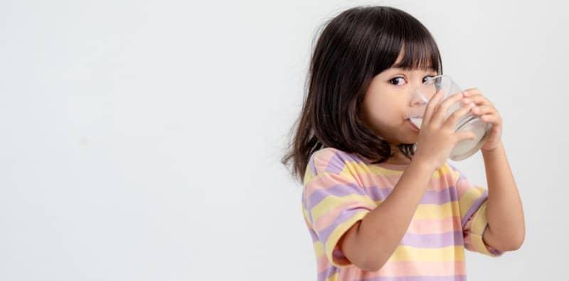 4 Punca Anak Kerap Sembelit, Antara Sebabnya Ibu Suka Bagi Makanan Ini!