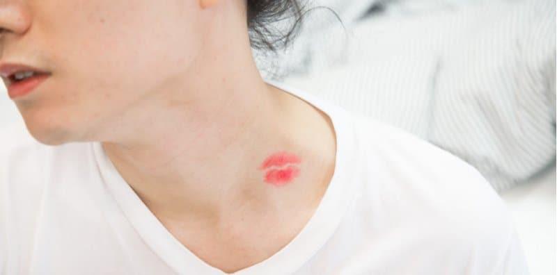 ciuman-lidah-dan-leher