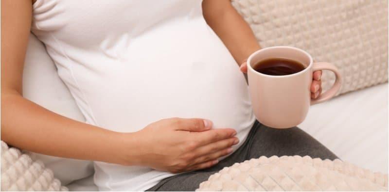 Ini 9 Jenis Air Yang Ibu Hamil Tak Boleh Minum, Ada Risiko BAHAYA Pada Bayi!