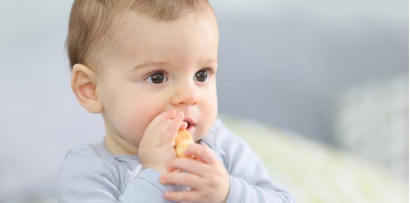 Ini 3 Cara Perkenalkan Makanan Tekstur Pada Bayi 7-9 Bulan, Penting Untuk Perkembangan Baby!